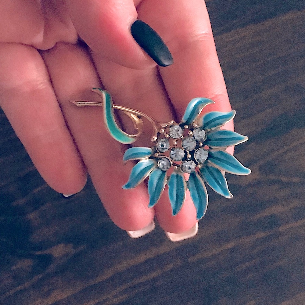 VTG Blue Flower w/CZ Diamond Studs Center Brooch